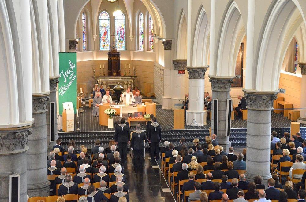 Nokvolle Sint-Michielskerk neemt afscheid van Jacques Neyrinck