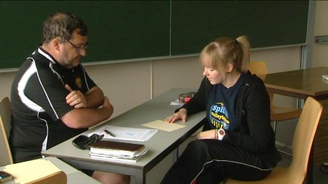 Studenten leggen examen af in sporttenue in ruil voor een punt