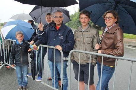 Paraplu's kwamen goed van pas bij Tourpassage in Menen