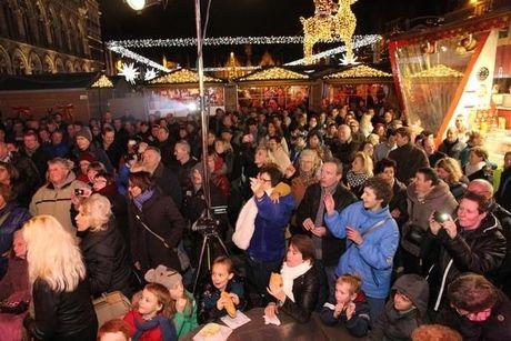 Bart Kaëll zingt de kerstmarkt in Ieper op gang