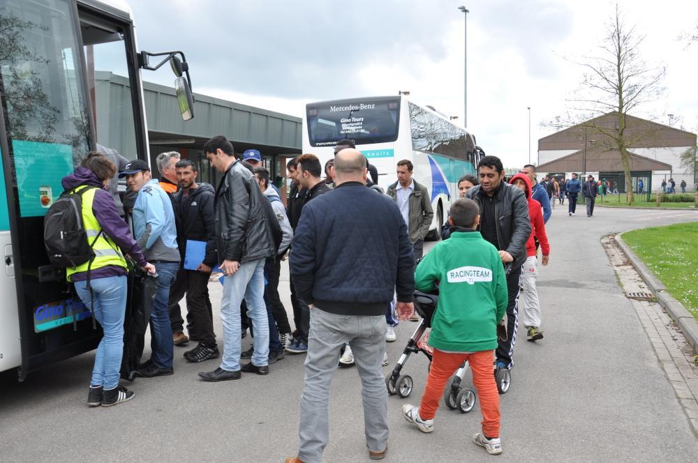 De bewoners werden in de namiddag met bussen terug naar het centrum gebracht.