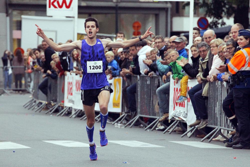 Stijn Fincioen uit Varsenare won met gemak de halve marathon.