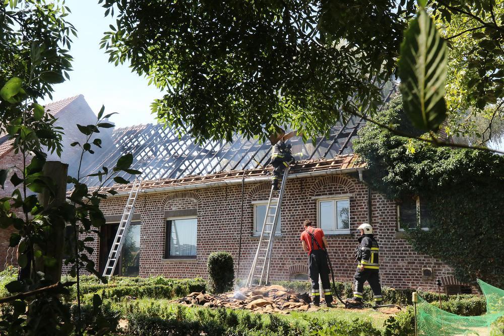 Woning in Dranouter zwaar beschadigd na dakbrand