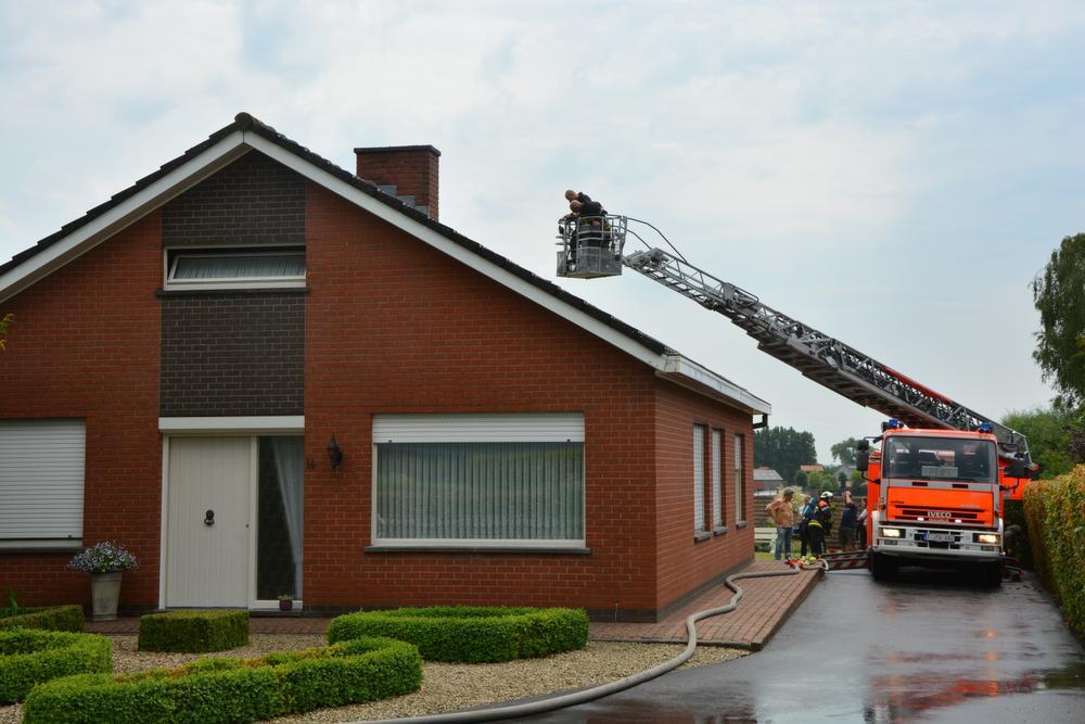 Brandweer rukt uit voor twee blikseminslagen in Langemark-Poelkapelle