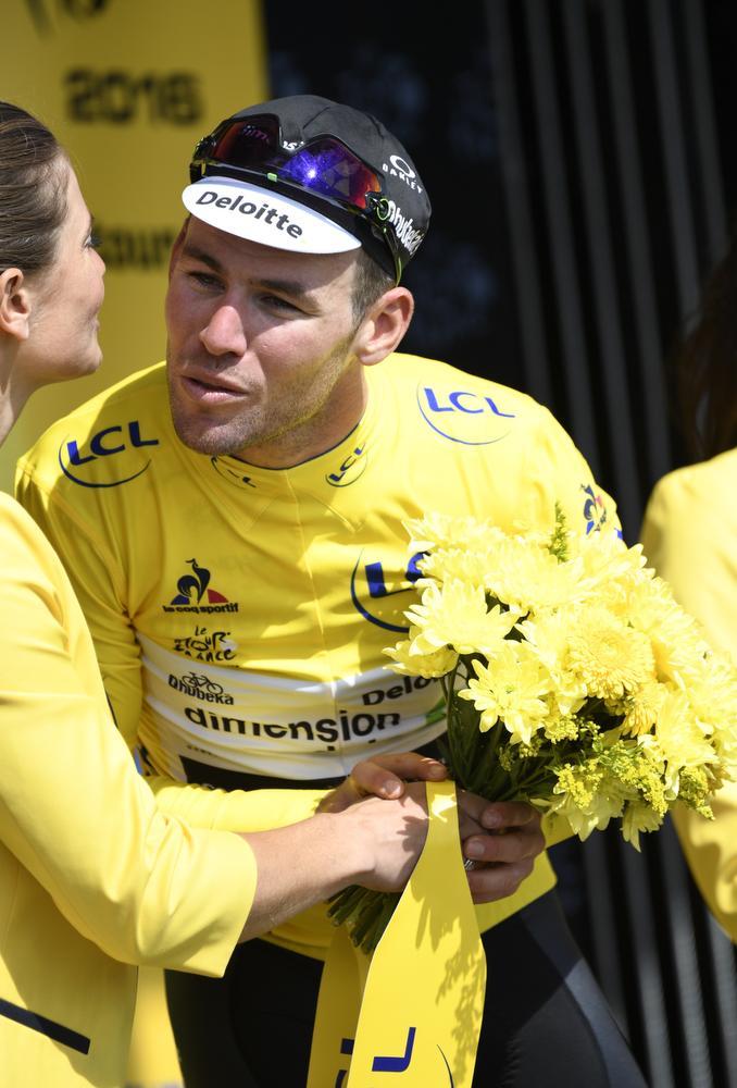 Serge Pauwels heeft met Mark Cavendish eerste gele truidrager in zijn ploeg