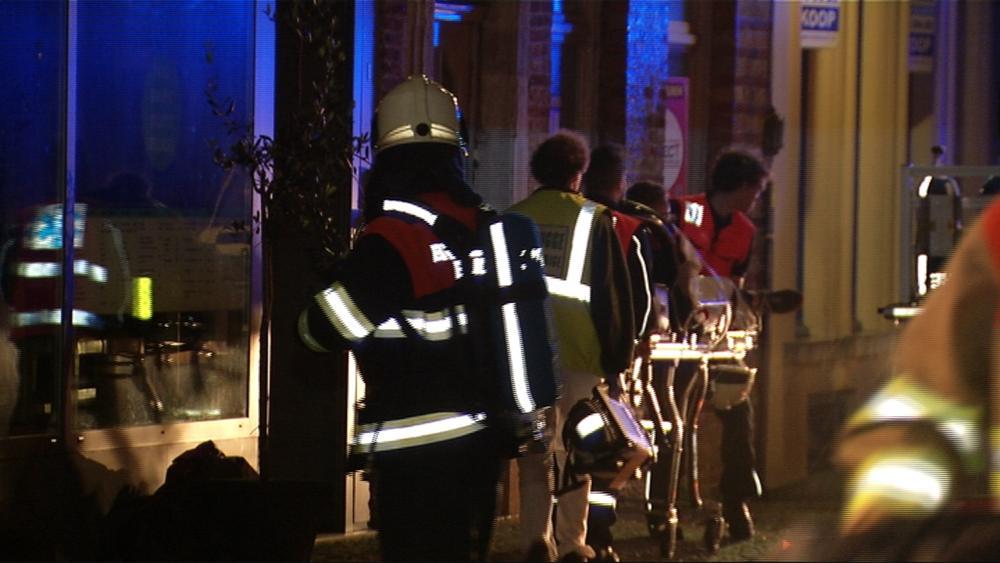 Brandweer redt man uit zware brand in horecazaak in centrum van Brugge