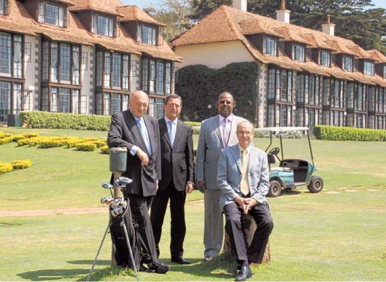 In 2013 trok een delegatie van de West-Vlaamse hotelscholen op werkbezoek naar Nairobi. We zien Marc bij Filiep Defraye (Spermalie) en Raphaël Sonneville (Ter Duinen) en voorts ook nog Francis Michuki van het resort.