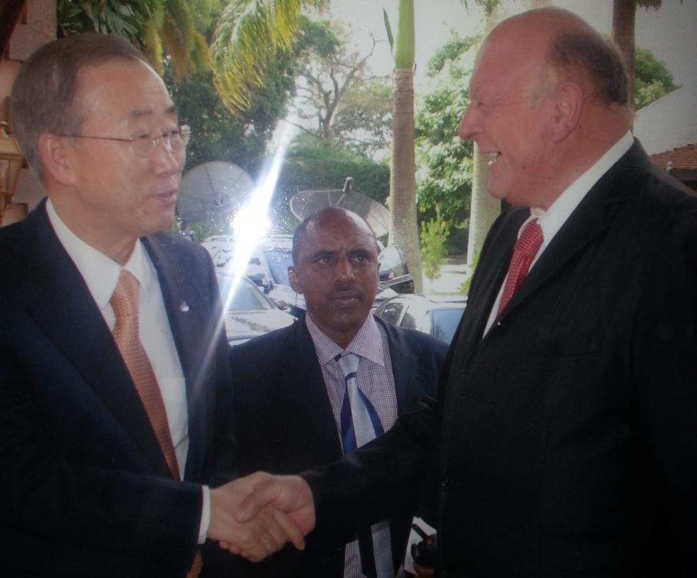 Hoog bezoek in het Windsor Hotel: Marc schudt de hand met Ban Ki-moon van de Verenigde Naties.