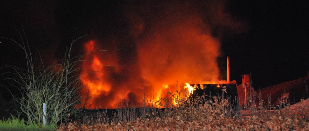 Bewoners van acht huizen geëvacueerd bij brand in centrum Marke