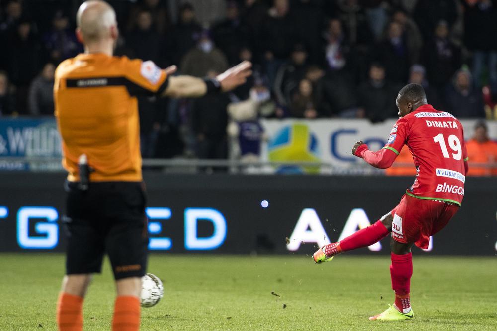 Twee pareltjes van Tielemans bezorgen Anderlecht zege in Oostende