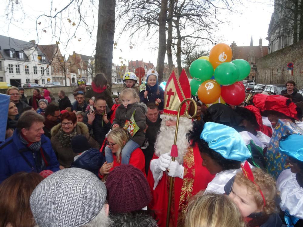 Massale opkomst voor Sinterklaas in Brugge