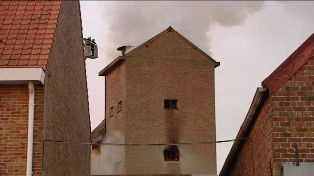 Zware brand in veevoederbedrijf in Zuienkerke