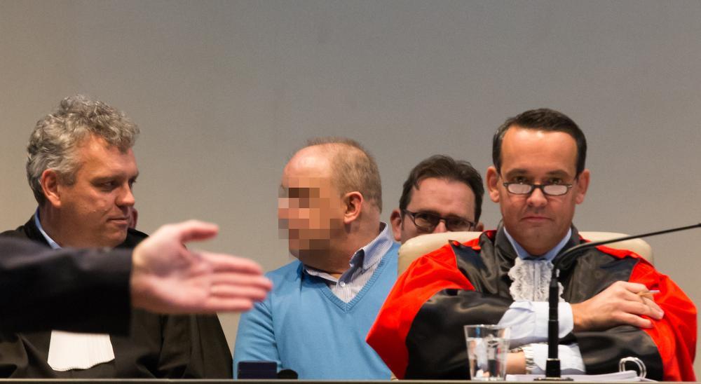 Gino Declercq (in het midden), zijn advocaat Kris Vincke en assisenvoorzitter Mathieu Deloof.