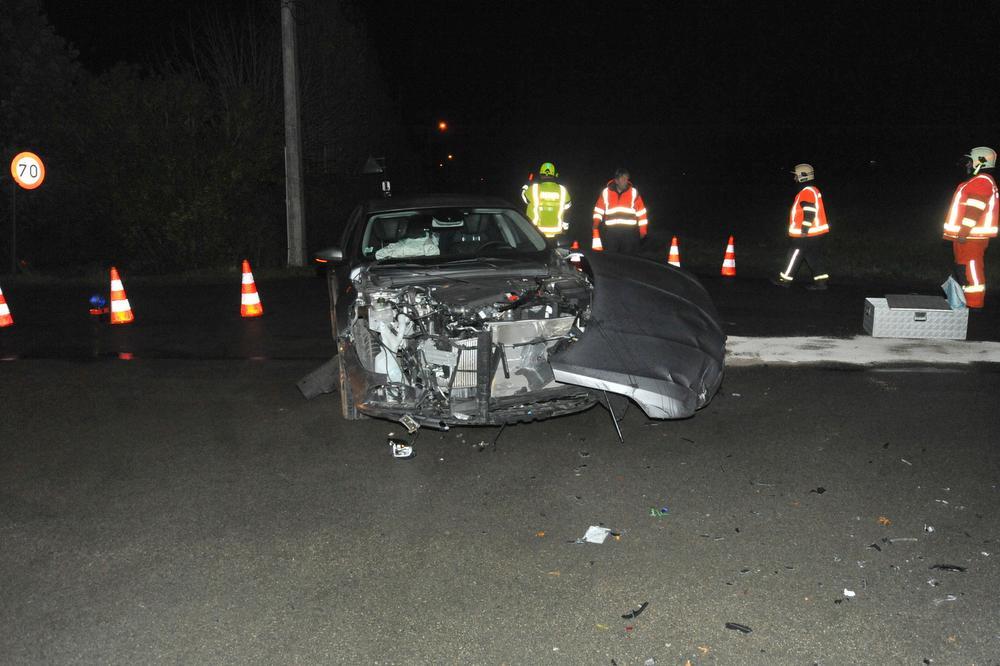 Auto over kop, bestuurster lichtgewond bij botsing in Moorsele