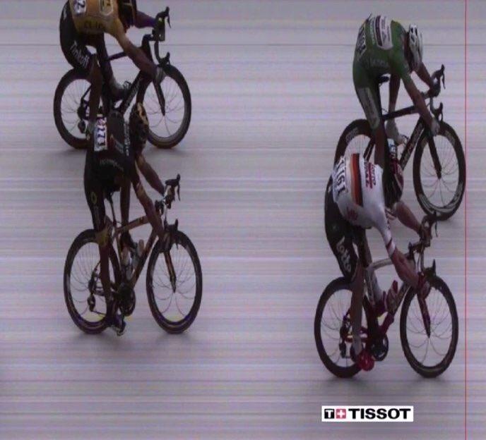 Mark Cavendish wint zijn tweede etappe na millimeterspurt