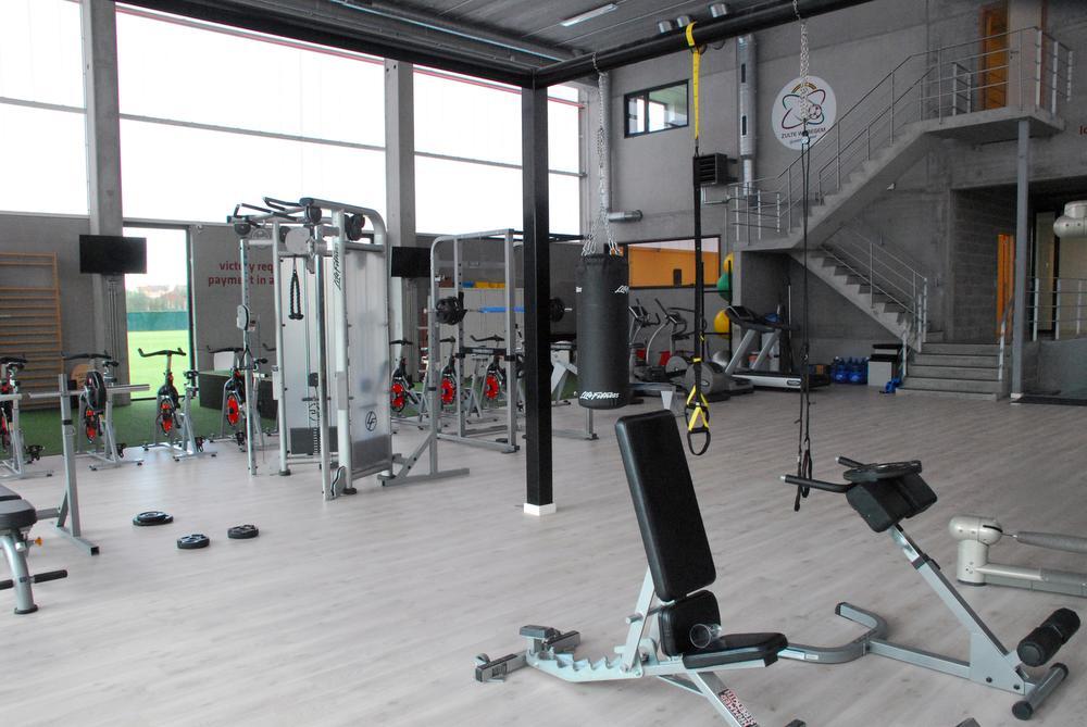 De fitnesszaal is 300 vierkante meter groot.
