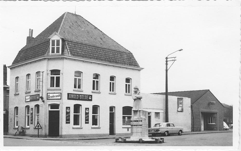De Rembracht in de jaren 60. Toen was de feestzaal rechts al gebouwd.