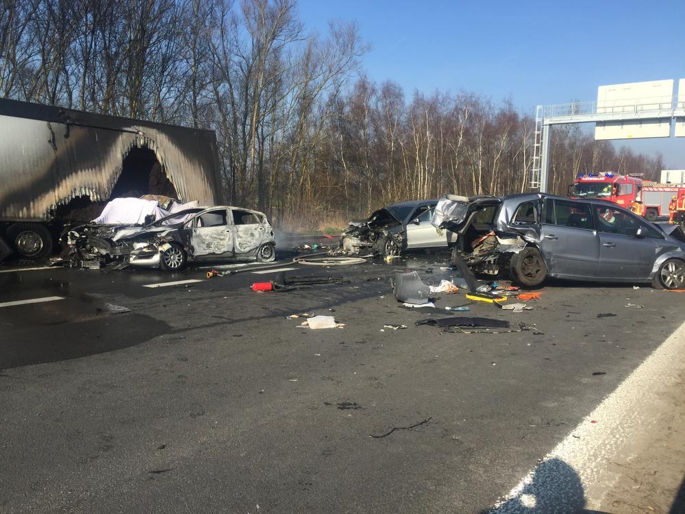 Bejaard echtpaar uit Roeselare verongelukt bij dramatisch ongeval op E403 in Wevelgem