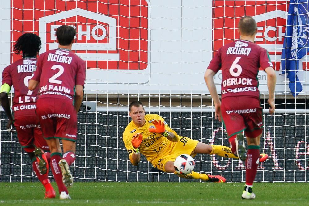 Zulte Waregem onderuit bij AA Gent