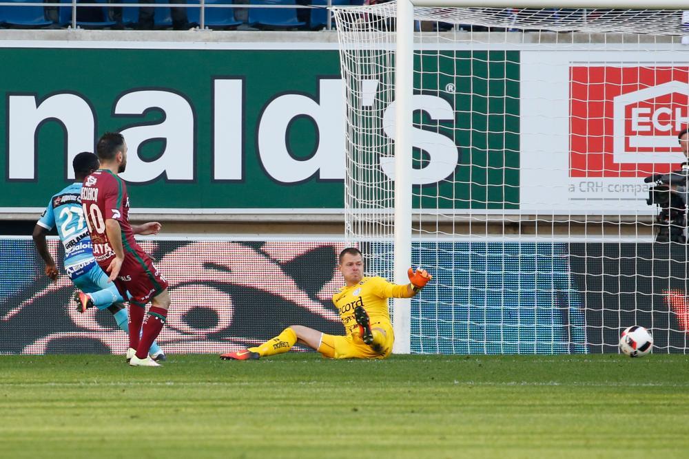 Zulte Waregem onderuit bij AA Gent