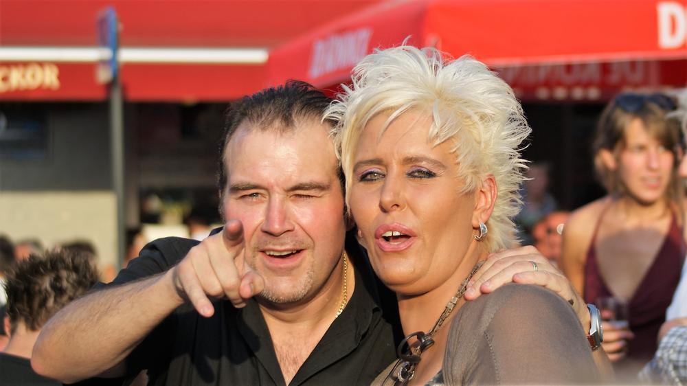 Kevin Kenzo met zijn partner Djuna.