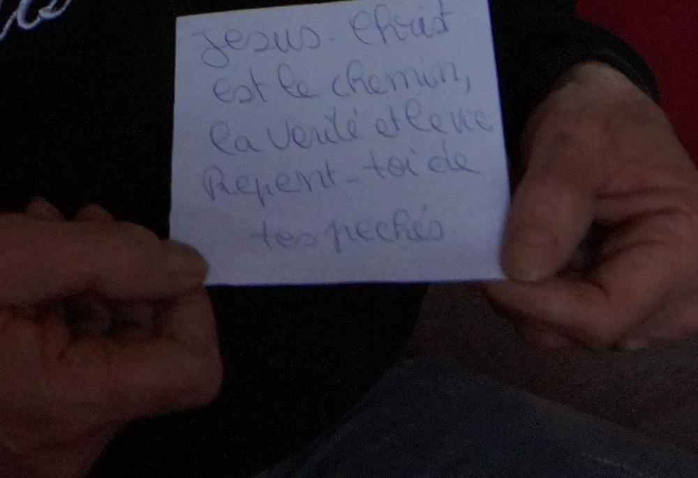 Wie dropte al die handgeschreven briefjes over Jezus in de bus in Oostende en Middelkerke?