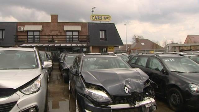 Zo'n 15 autohandelaars langs Meensesteenweg tussen Roeselare en Menen moeten verdwijnen