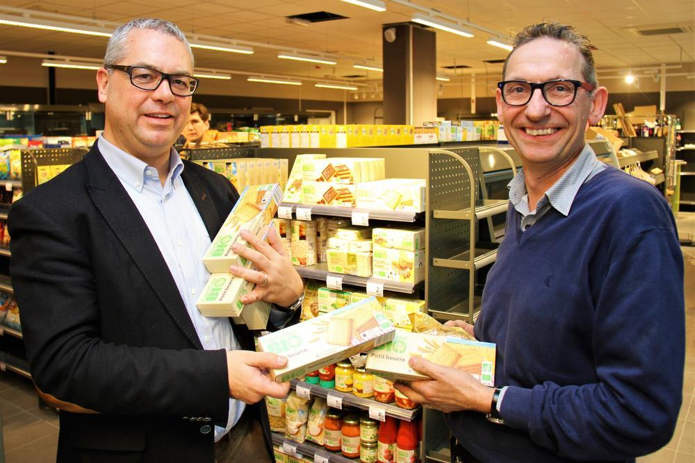 Directeur Tino Gabriel van AZ Groeninge en Jan Cottignie. (Foto JVGK)