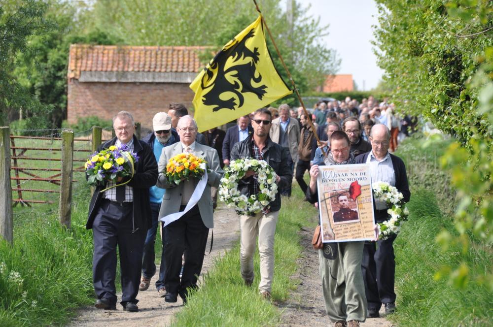 De herdenking kwam er op initiatief van de Vlaamse Volksbeweging en het verbond der oud-strijders.