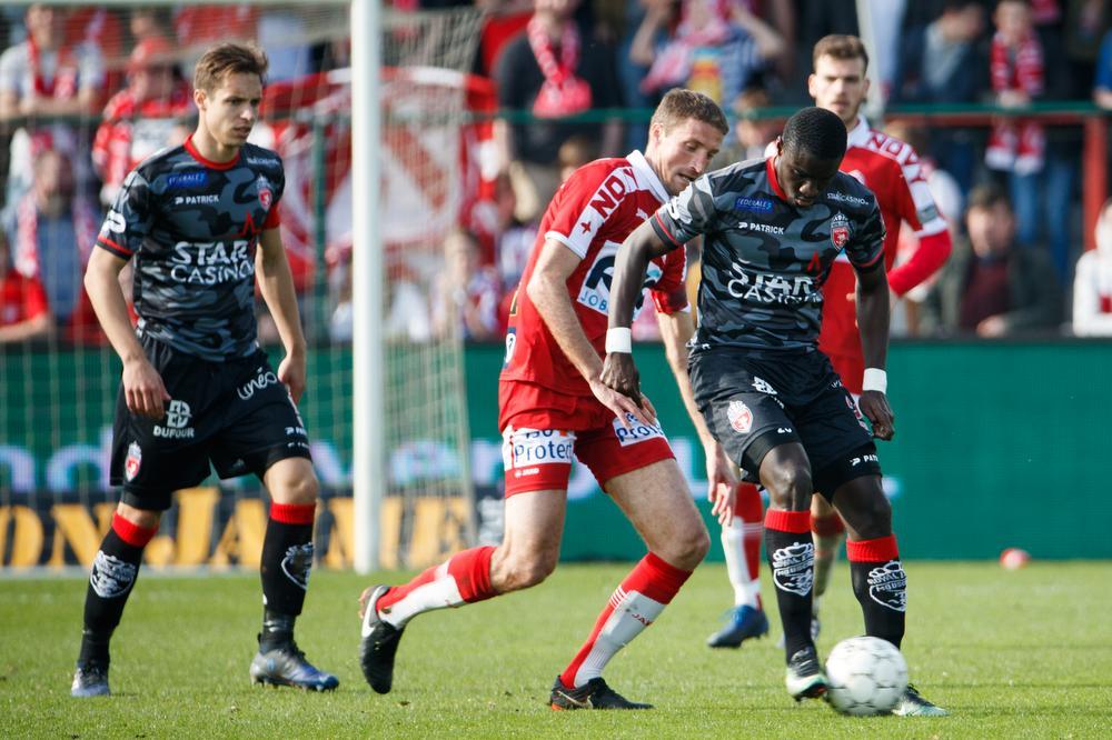 Moeskroen dwingt behoud af na 0-2 zege bij KV Kortrijk