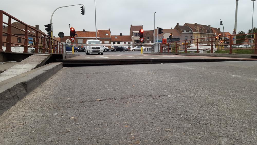 VIDEO Kruispoortbrug in Brugge volledig onderbroken voor alle verkeer