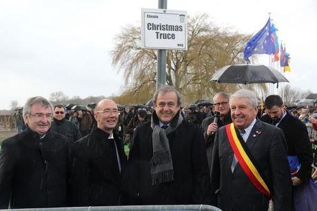 Michel Platini onthult monument dat kerstbestand herinnert in Ploegsteert