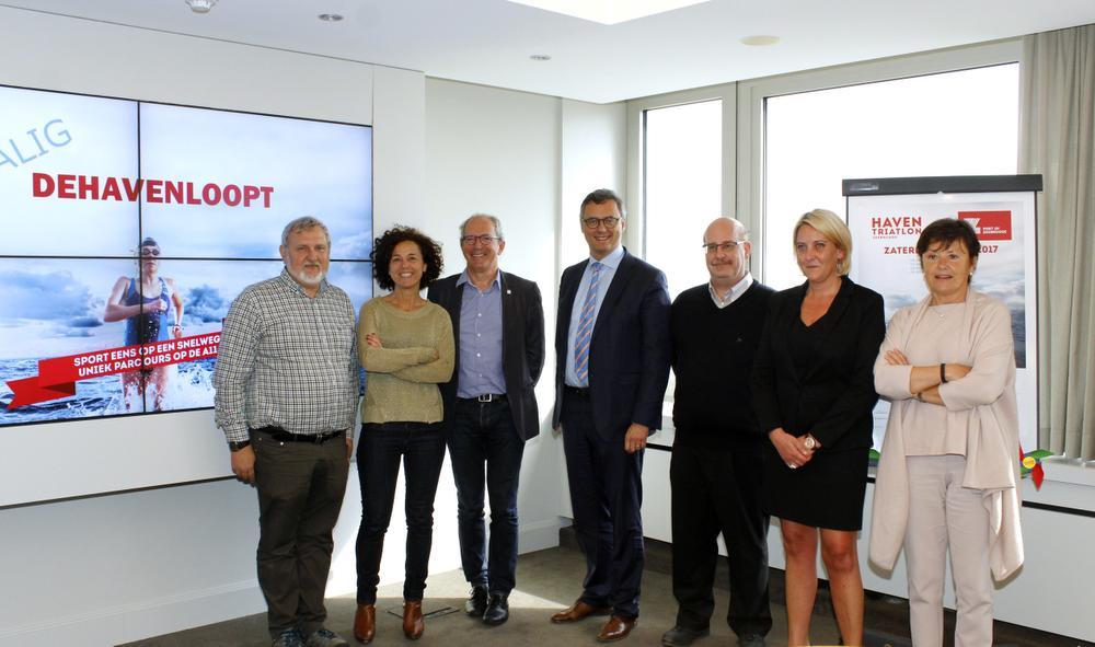 Patrick Alderweireldt (organisatie), Annick Lambrecht (schepen van Sport), Renaat Landuyt (burgermeester), Joachim Coens (CEO MBZ), Dr Nicolas Müller (Voorzitter IMDH), Catherine Van Belleghem (Coördinator opleiding IMDH), Geertrui Van Ooteghem (organisatie).