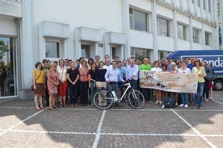 Werknemers Roularta fietsten samen 30.000 duurzame kilometers bij elkaar met de testkaravaan