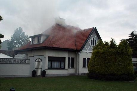 Veel schade bij dakbrand in Zwevegem