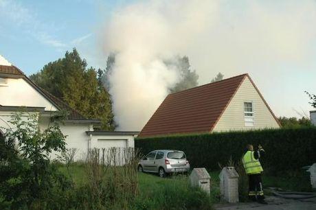 Bijgebouw in tuin woning compleet vernield door brand na kortsluiting
