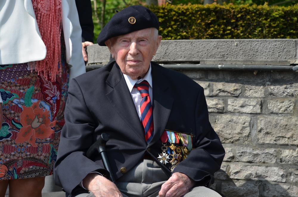 De 100-jarige oud-strijder Aimé Acton miste nog geen enkele herdenking van de Leieslag.