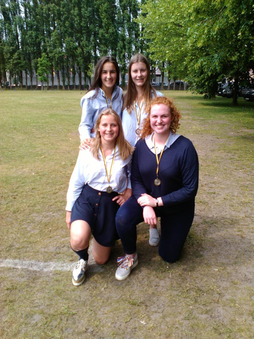 Sint-Andreaslyceum Sint-Kruis - cadetten meisjes: Marie-Fleur Van Bostraeten, Emma Deceuninck, Fien Vandaele en Josephine-Charlotte Mestdagh.