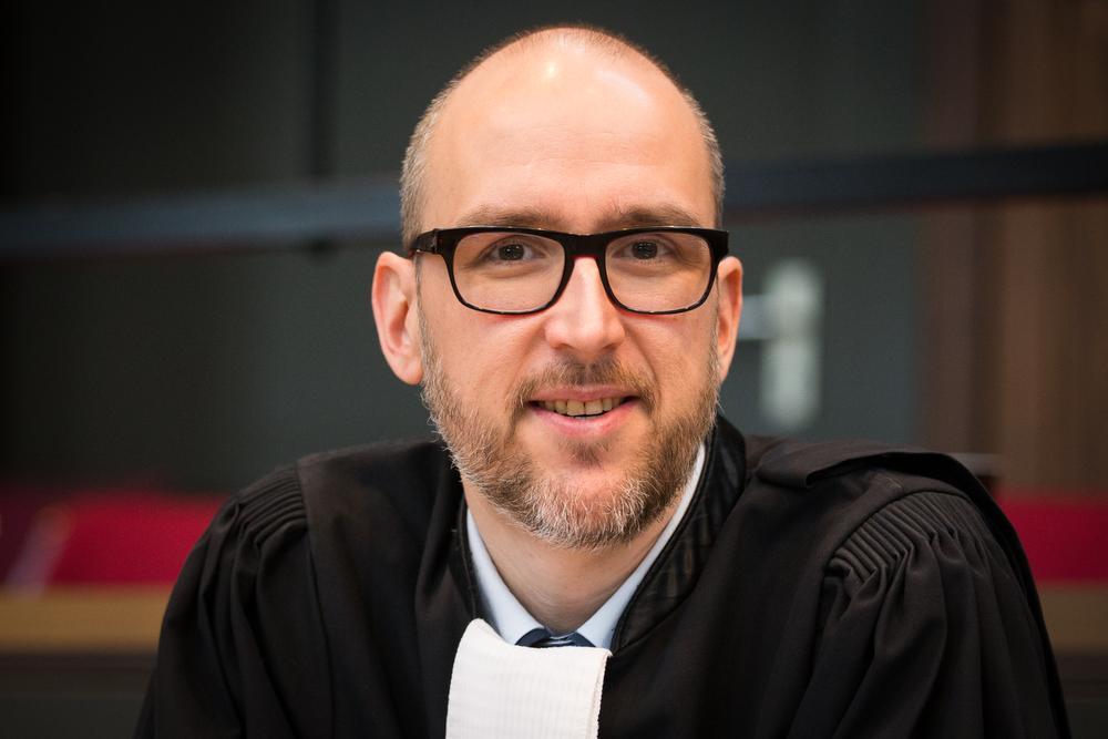 Advocaat Dimitri Vantomme en zijn confrater Frank Scheerlinck eisen van de Belgische staat 68 euro voor elk van de 1.496 dagen dat hun cliënt onschuldig in de cel zat.