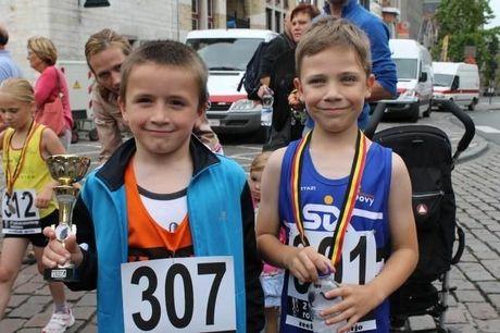 Knappe sportieve prestaties tijdens stratenloop op nationale feestdag in Roeselare