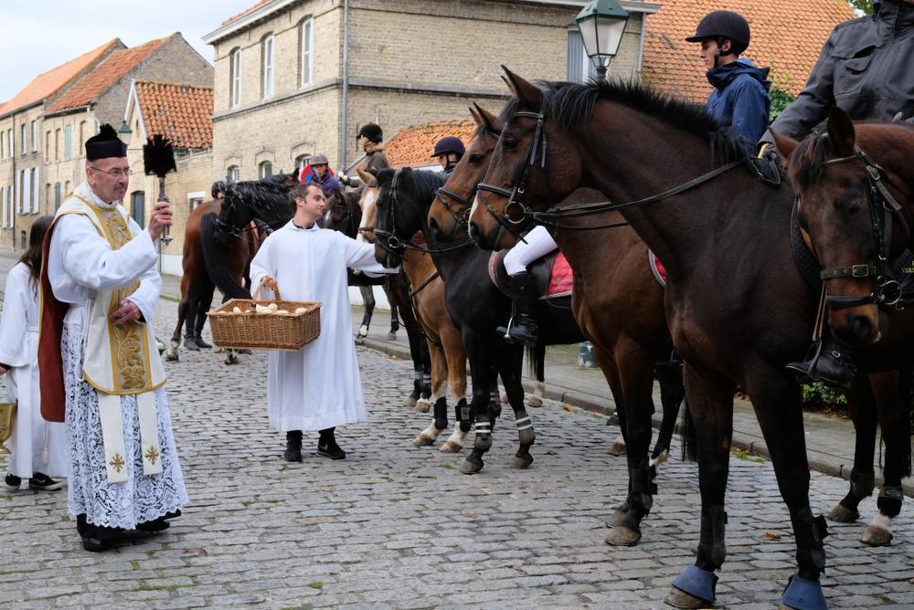 Traditionele Sint-Hubertusviering in Beauvoorde is nog altijd een publiekstrekker