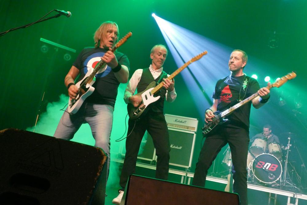 Belgian Quo Band houdt één keer per jaar een benefietoptreden.