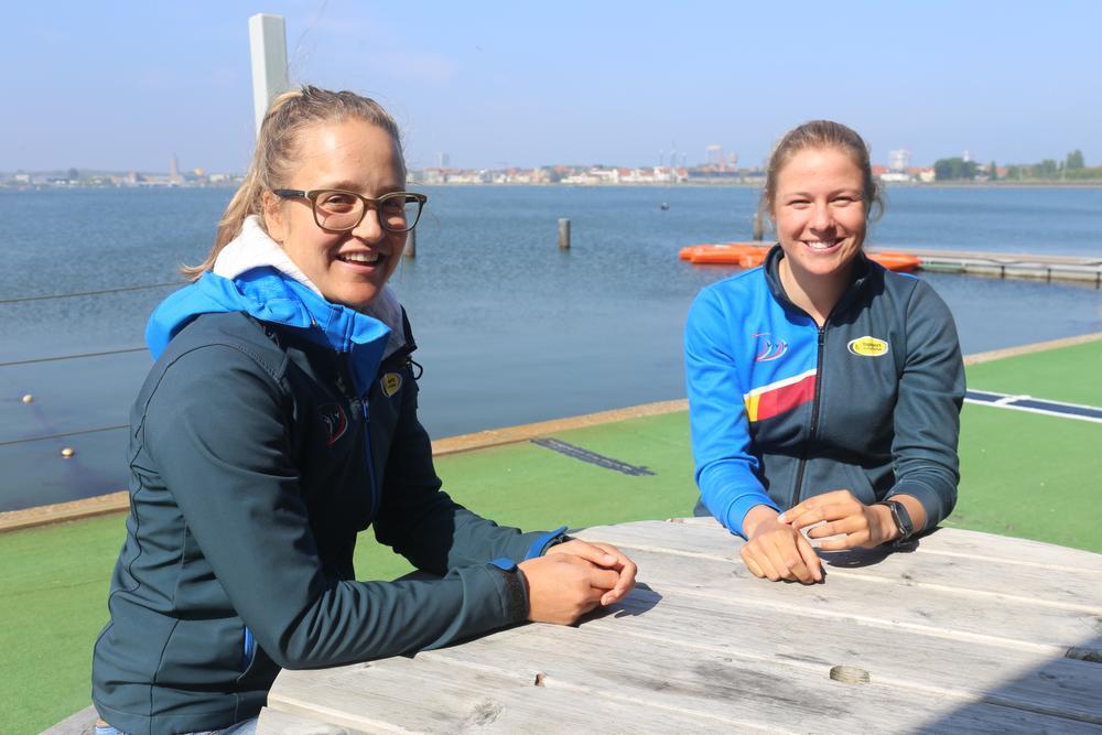 Emma Plasschaert en Maité Carlier oefenen op WK-water 2018
