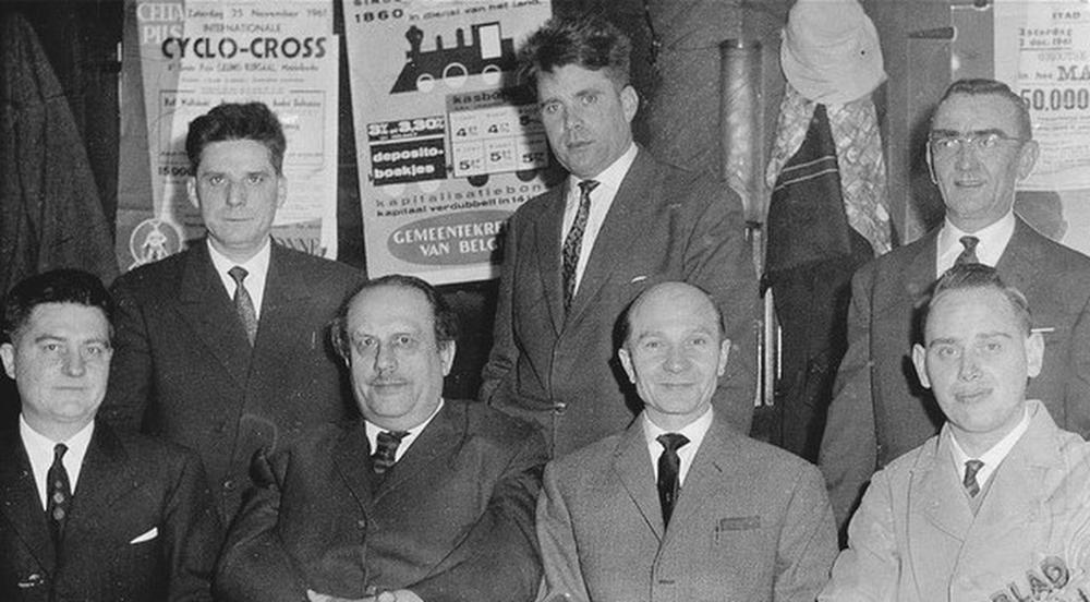 Op de foto zien we het bestuur van Nikei in december 1961 met staande van links naar rechts Louis Vandecasteele, Gaston Douvere, Willy Vanderbeken en zittende van links naar rechts Leon Billiet, dokter Willy Viérin, Joris Logier en Louis Vanhemelrijck.