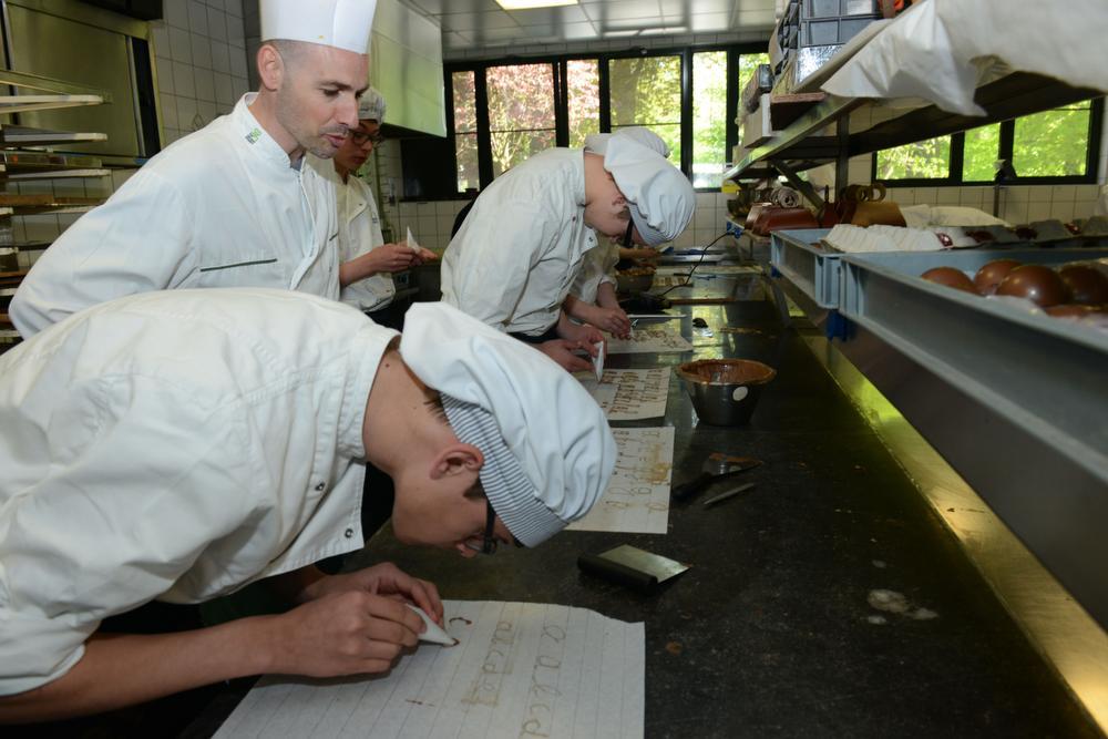 Het aantal chocolatiers in opleiding aan Ter Groene Poorte is de laatste tien jaar verdubbeld. (Foto FP)