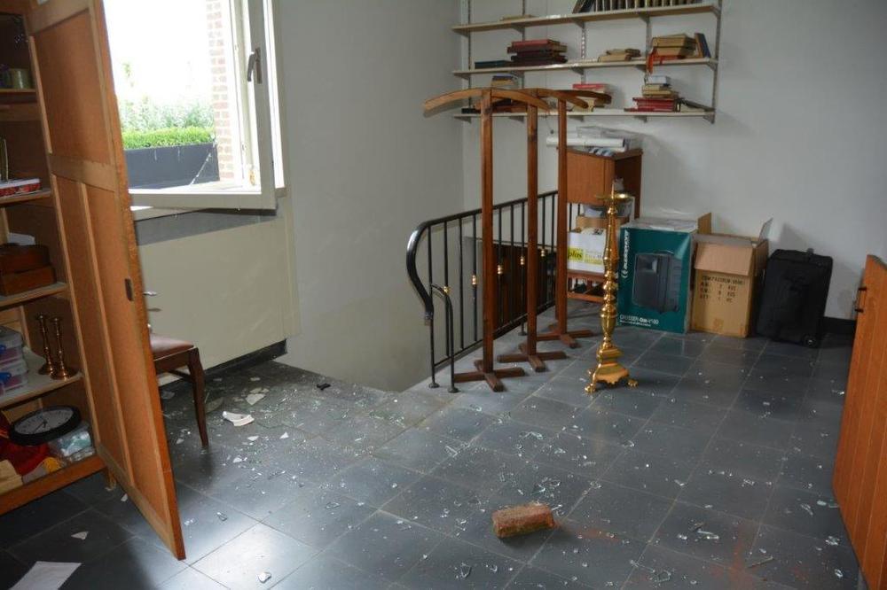 Drieste dieven zorgen voor ravage in kerk op de Ginste... en eten de voorraad hosties op