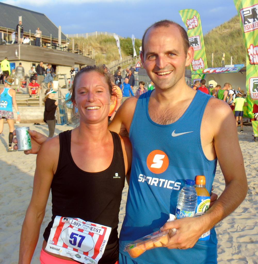 Annelies Brak en Davy Stieperaere waren de winnaars van Twins Beach Run.