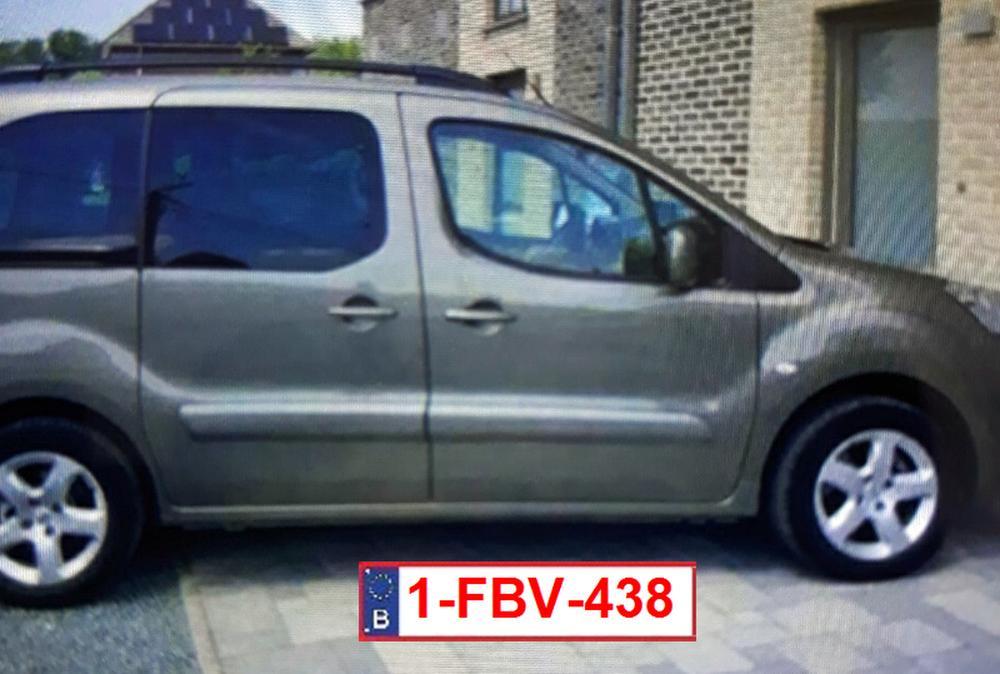 De vermiste verplaatst zich met een bruin/mokkakleur Peugeot Partner met nummerplaat 1-FBV-438.
