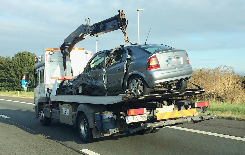 Franse spookrijder botst na 11 km in verkeerde richting op tegenligger in Gistel