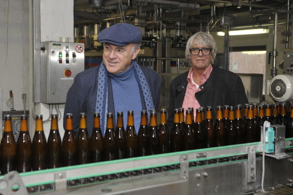 Herbert en Pieter slenterden rond in de brouwzaal en bottelarij